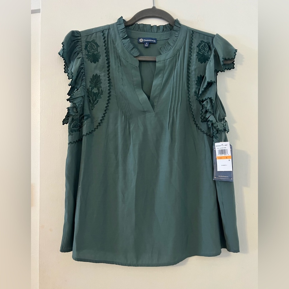 Democracy ruffled flutter sleeve features embroidered details shoulders (V101)